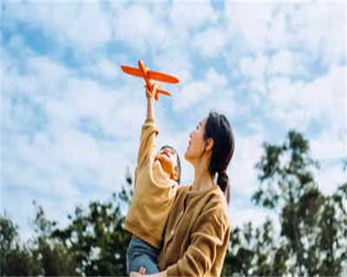 助孕试管电话:夏天到了，孕妇能喝艾叶水吗？